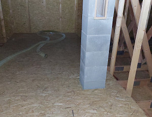 Zateplení stropu rodinného domu pomocí foukané izolace